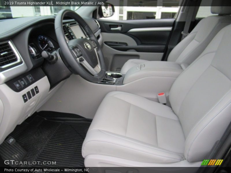 Midnight Black Metallic / Ash 2019 Toyota Highlander XLE