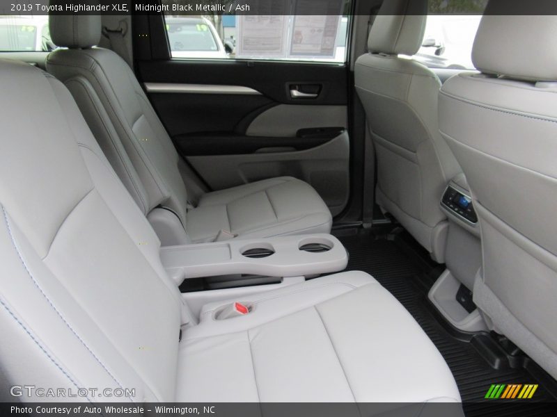 Midnight Black Metallic / Ash 2019 Toyota Highlander XLE