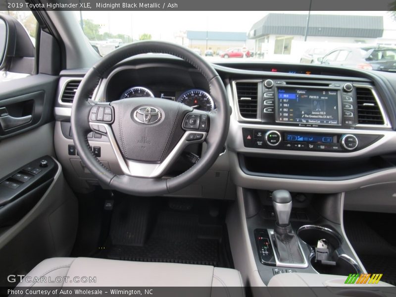 Midnight Black Metallic / Ash 2019 Toyota Highlander XLE