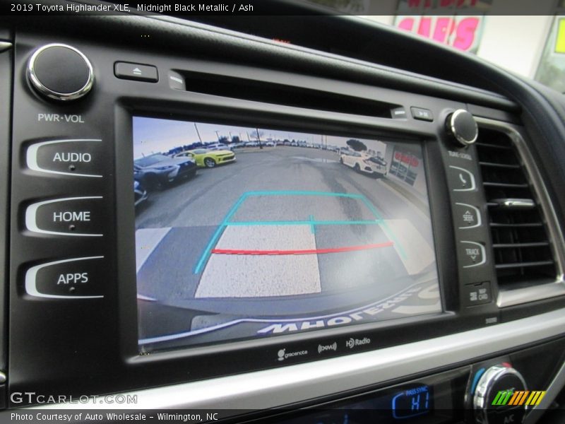 Midnight Black Metallic / Ash 2019 Toyota Highlander XLE