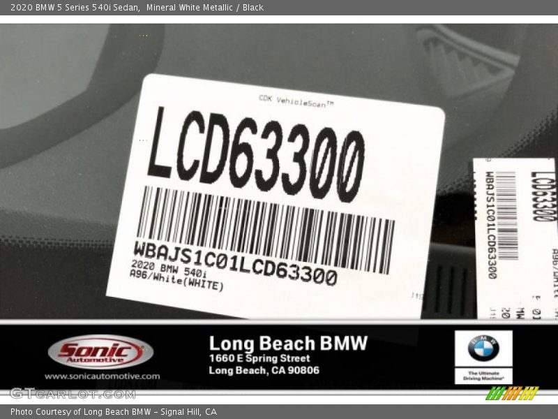 Mineral White Metallic / Black 2020 BMW 5 Series 540i Sedan
