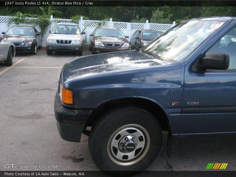 Stratus Blue Mica / Gray 1997 Isuzu Rodeo LS 4x4