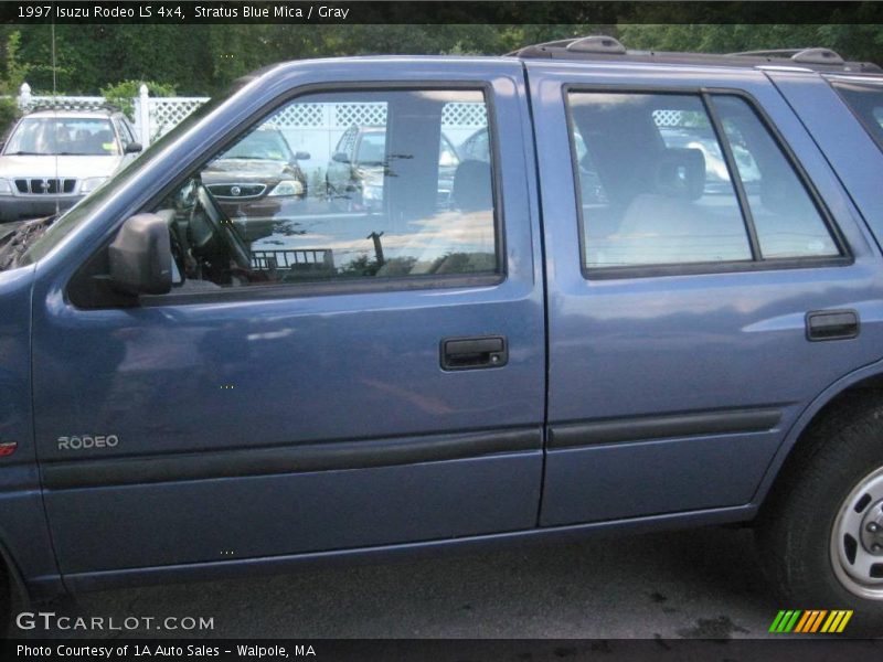 Stratus Blue Mica / Gray 1997 Isuzu Rodeo LS 4x4