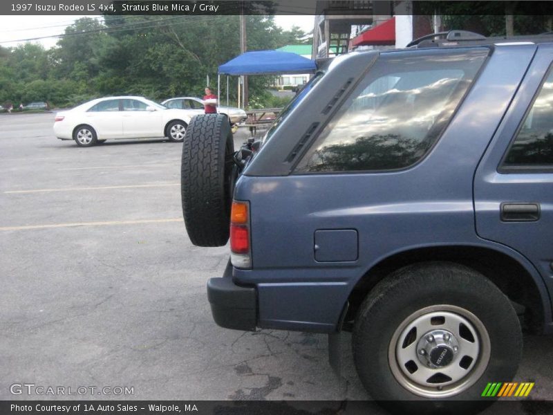 Stratus Blue Mica / Gray 1997 Isuzu Rodeo LS 4x4