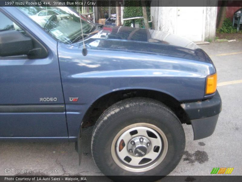 Stratus Blue Mica / Gray 1997 Isuzu Rodeo LS 4x4