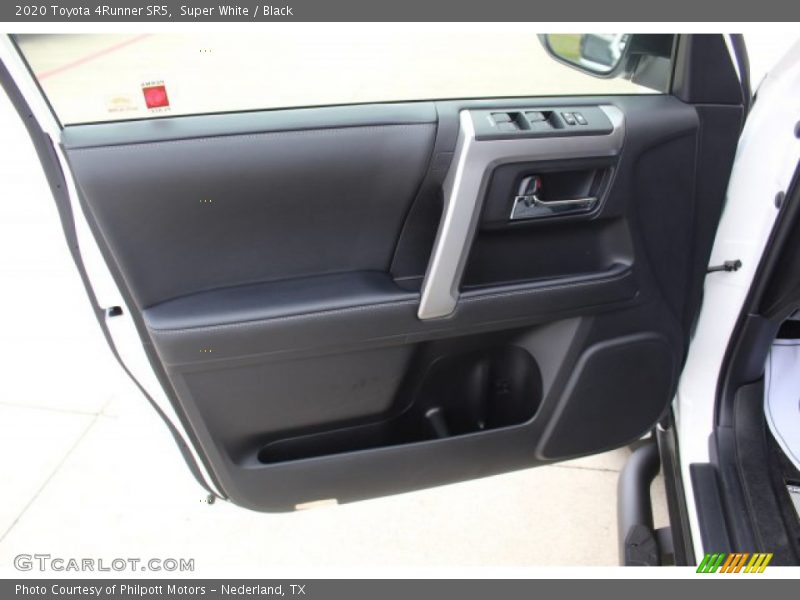 Super White / Black 2020 Toyota 4Runner SR5
