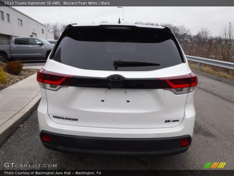 Blizzard Pearl White / Black 2019 Toyota Highlander SE AWD