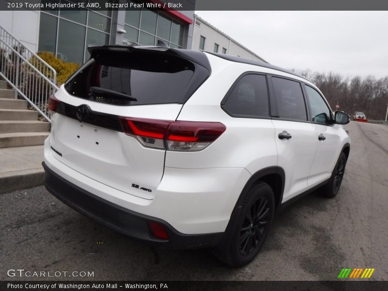 Blizzard Pearl White / Black 2019 Toyota Highlander SE AWD