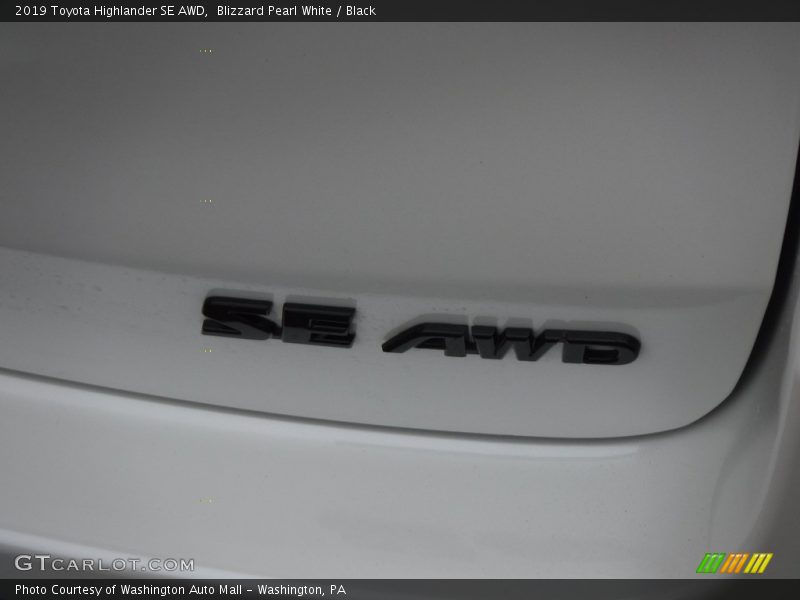 Blizzard Pearl White / Black 2019 Toyota Highlander SE AWD