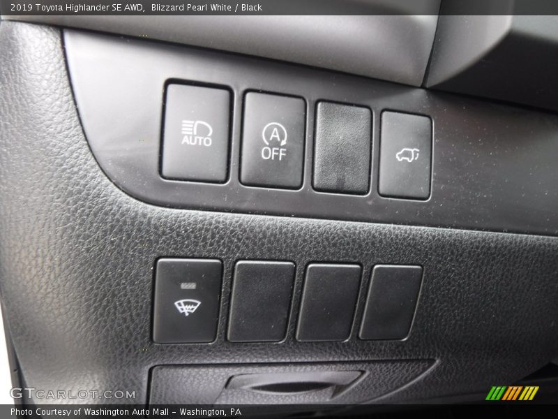 Blizzard Pearl White / Black 2019 Toyota Highlander SE AWD