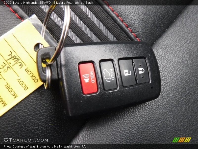 Blizzard Pearl White / Black 2019 Toyota Highlander SE AWD