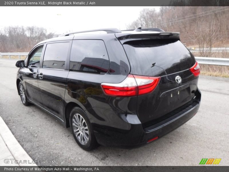 Midnight Black Metallic / Ash 2020 Toyota Sienna XLE