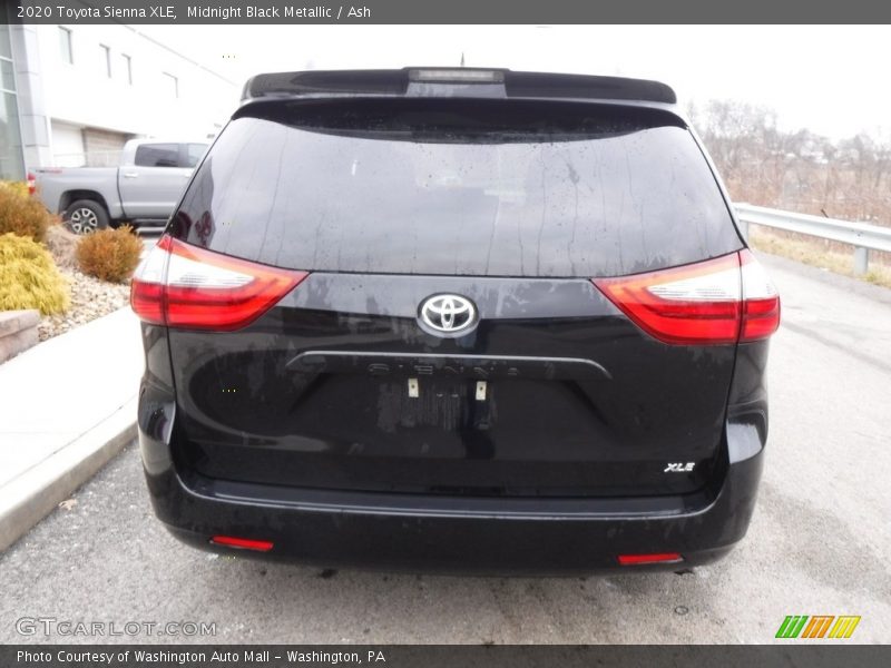 Midnight Black Metallic / Ash 2020 Toyota Sienna XLE