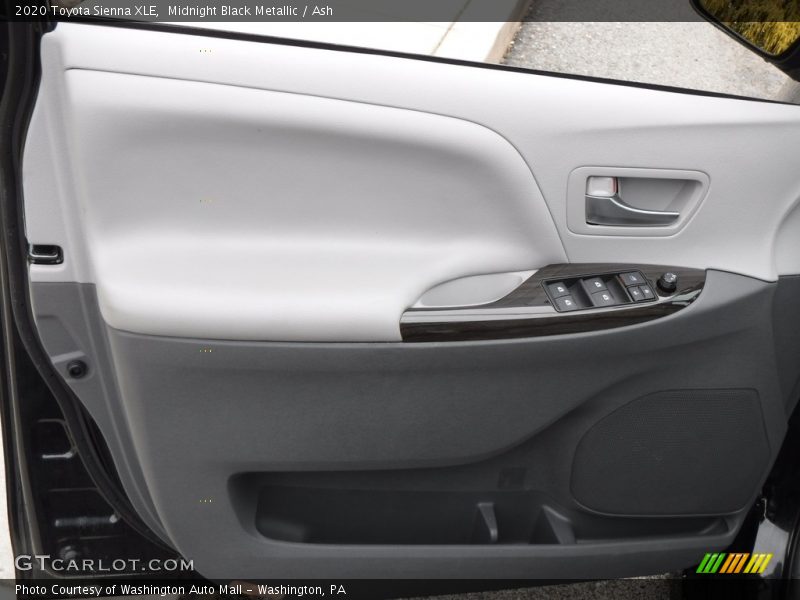 Midnight Black Metallic / Ash 2020 Toyota Sienna XLE