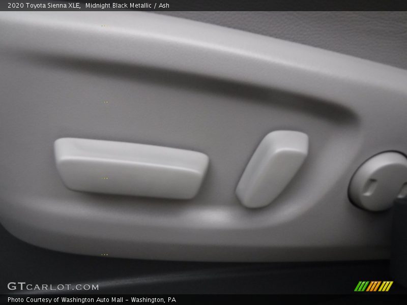 Midnight Black Metallic / Ash 2020 Toyota Sienna XLE