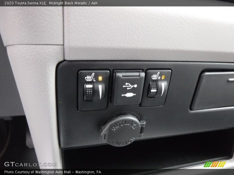Midnight Black Metallic / Ash 2020 Toyota Sienna XLE