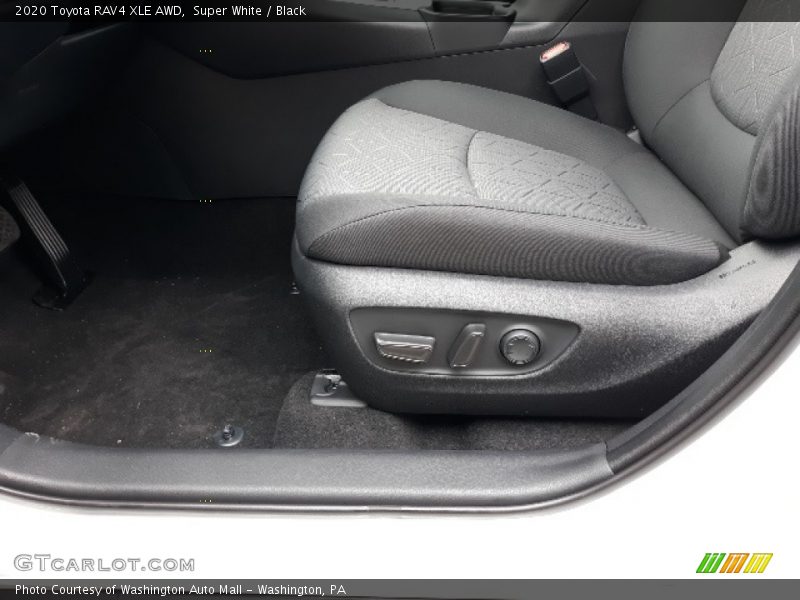 Super White / Black 2020 Toyota RAV4 XLE AWD