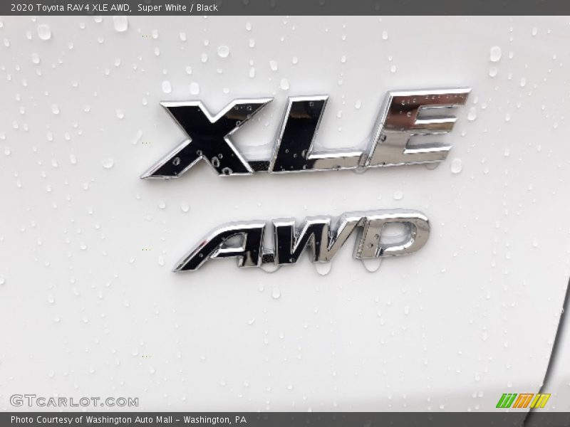 Super White / Black 2020 Toyota RAV4 XLE AWD