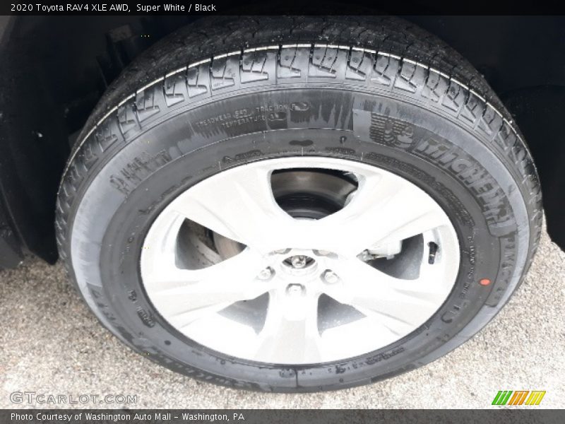 Super White / Black 2020 Toyota RAV4 XLE AWD