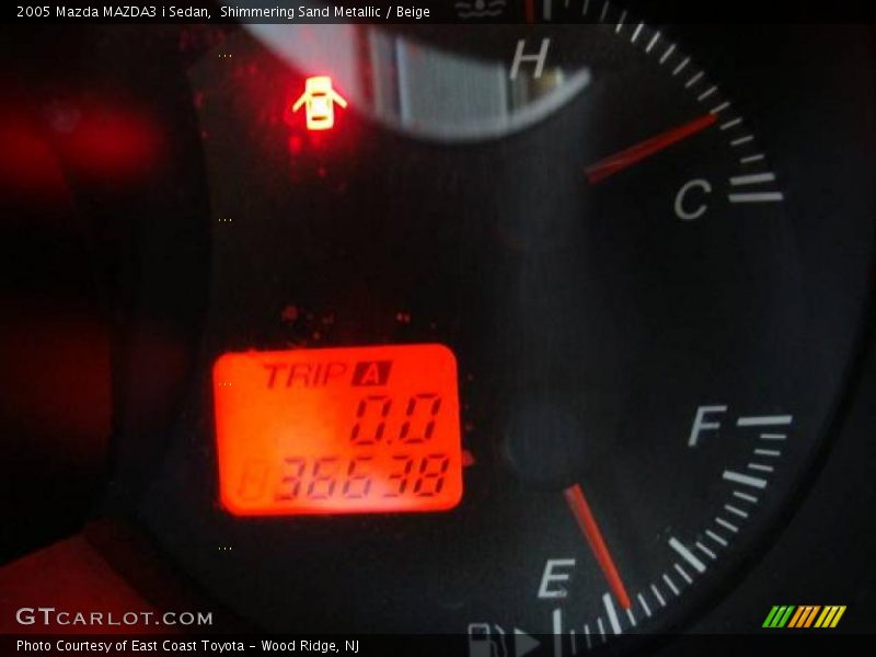 Shimmering Sand Metallic / Beige 2005 Mazda MAZDA3 i Sedan