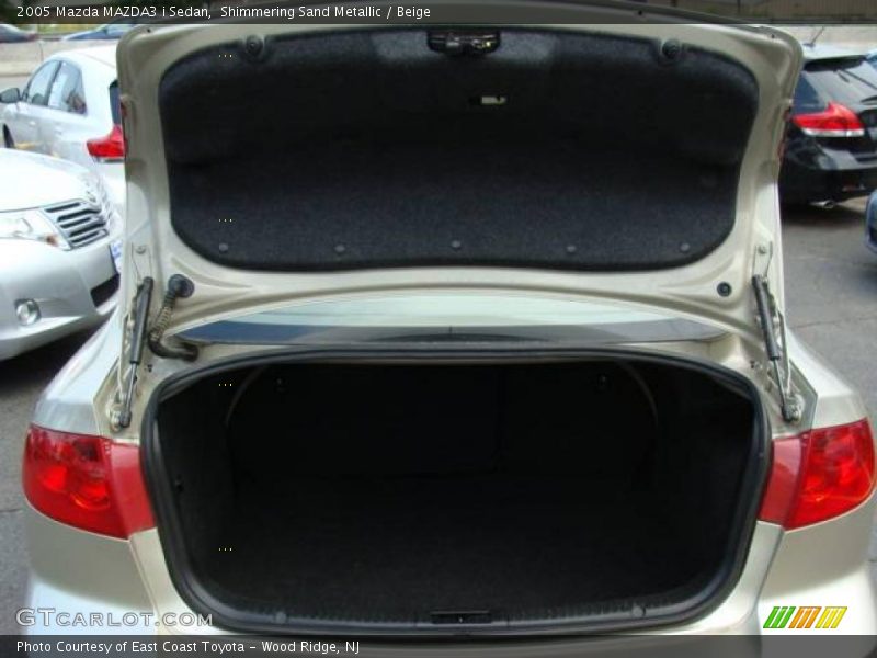 Shimmering Sand Metallic / Beige 2005 Mazda MAZDA3 i Sedan