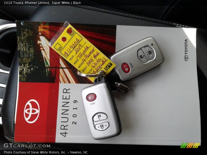 Super White / Black 2019 Toyota 4Runner Limited