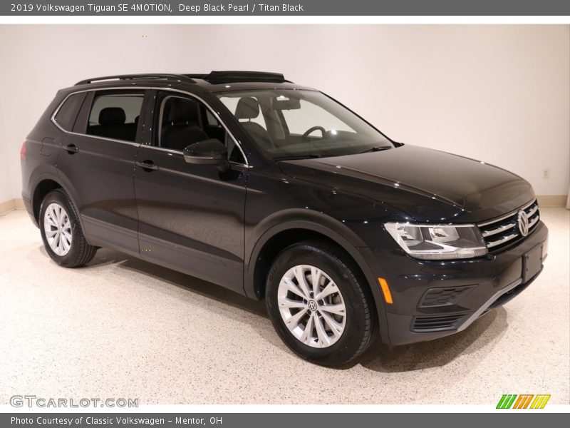 Deep Black Pearl / Titan Black 2019 Volkswagen Tiguan SE 4MOTION