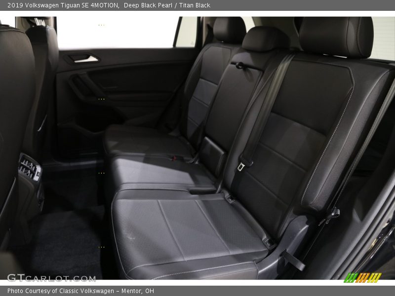 Deep Black Pearl / Titan Black 2019 Volkswagen Tiguan SE 4MOTION