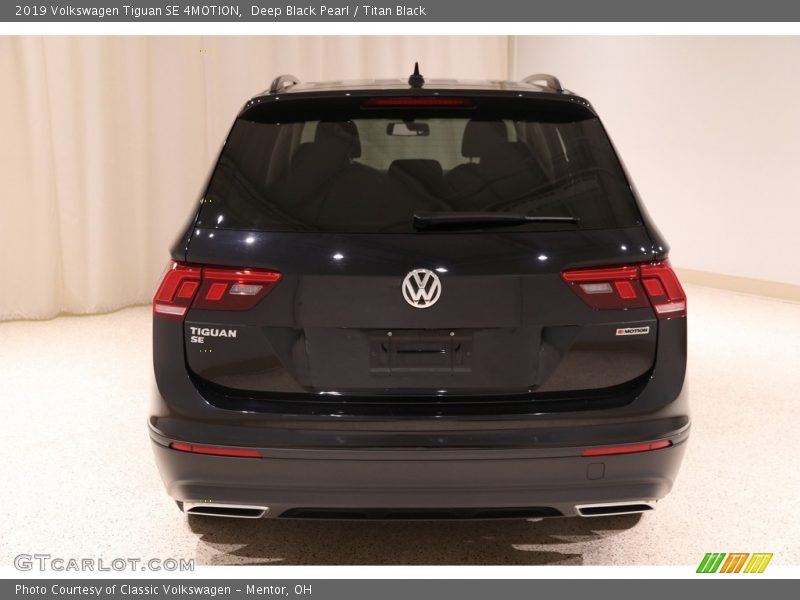 Deep Black Pearl / Titan Black 2019 Volkswagen Tiguan SE 4MOTION