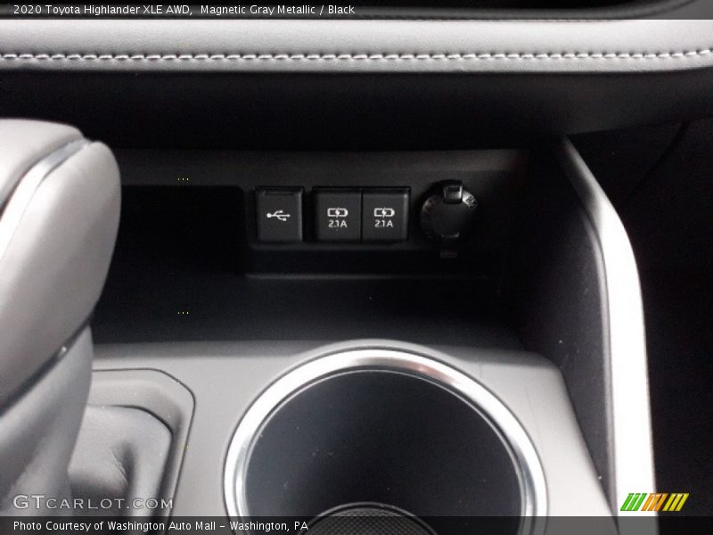 Magnetic Gray Metallic / Black 2020 Toyota Highlander XLE AWD