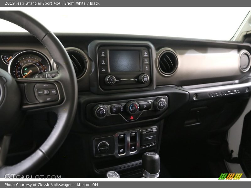 Bright White / Black 2019 Jeep Wrangler Sport 4x4