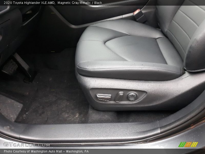 Magnetic Gray Metallic / Black 2020 Toyota Highlander XLE AWD