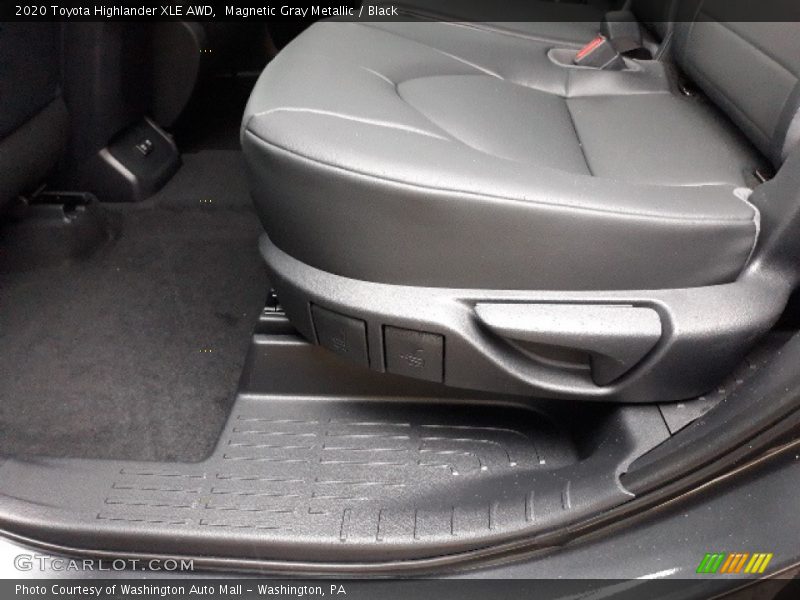 Magnetic Gray Metallic / Black 2020 Toyota Highlander XLE AWD