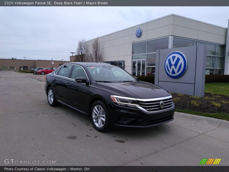 Deep Black Pearl / Mauro Brown 2020 Volkswagen Passat SE