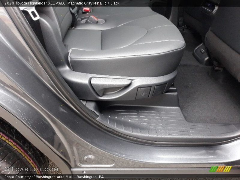 Magnetic Gray Metallic / Black 2020 Toyota Highlander XLE AWD