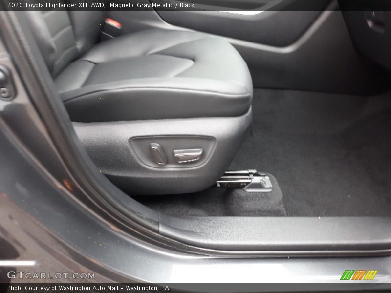 Magnetic Gray Metallic / Black 2020 Toyota Highlander XLE AWD