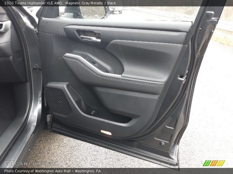 Magnetic Gray Metallic / Black 2020 Toyota Highlander XLE AWD