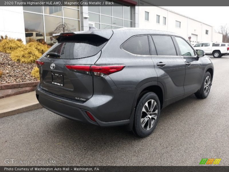 Magnetic Gray Metallic / Black 2020 Toyota Highlander XLE AWD