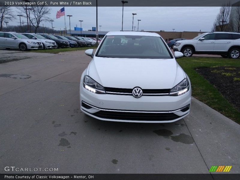 Pure White / Titan Black 2019 Volkswagen Golf S