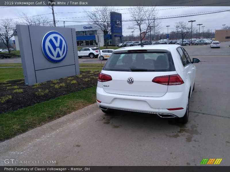 Pure White / Titan Black 2019 Volkswagen Golf S