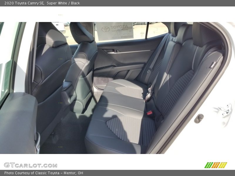 Super White / Black 2020 Toyota Camry SE