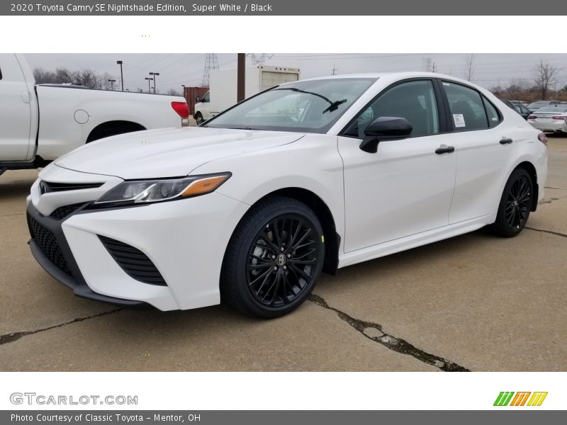 Super White / Black 2020 Toyota Camry SE Nightshade Edition
