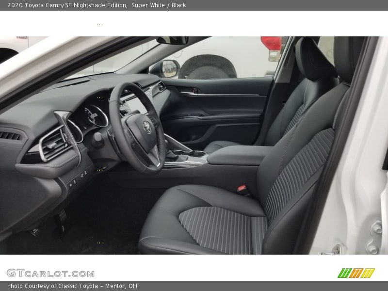 Super White / Black 2020 Toyota Camry SE Nightshade Edition