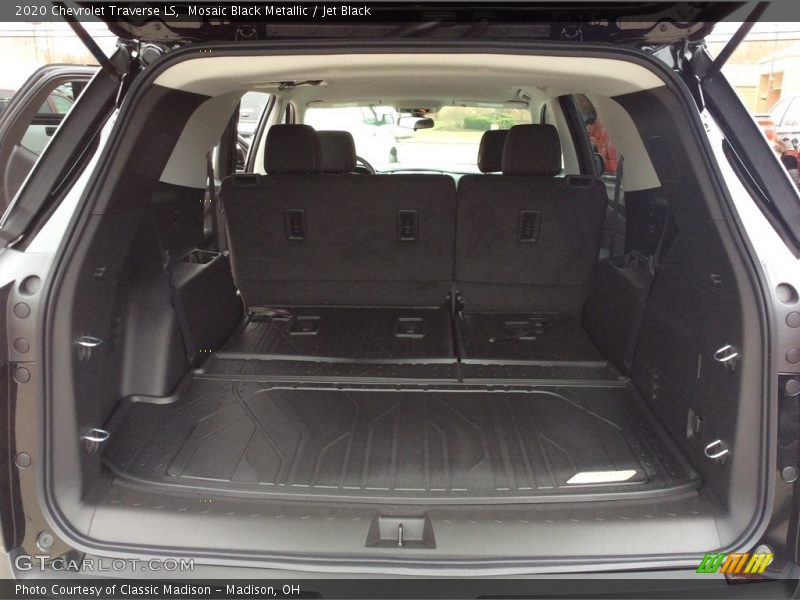 Mosaic Black Metallic / Jet Black 2020 Chevrolet Traverse LS