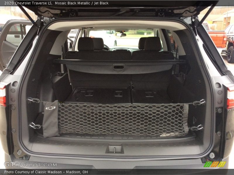 Mosaic Black Metallic / Jet Black 2020 Chevrolet Traverse LS