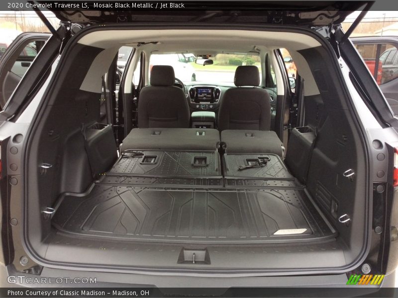 Mosaic Black Metallic / Jet Black 2020 Chevrolet Traverse LS