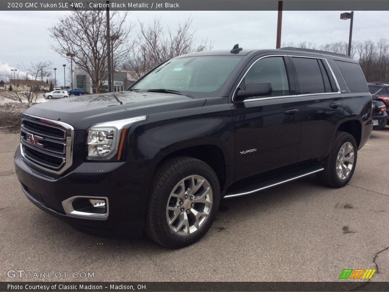 Front 3/4 View of 2020 Yukon SLE 4WD