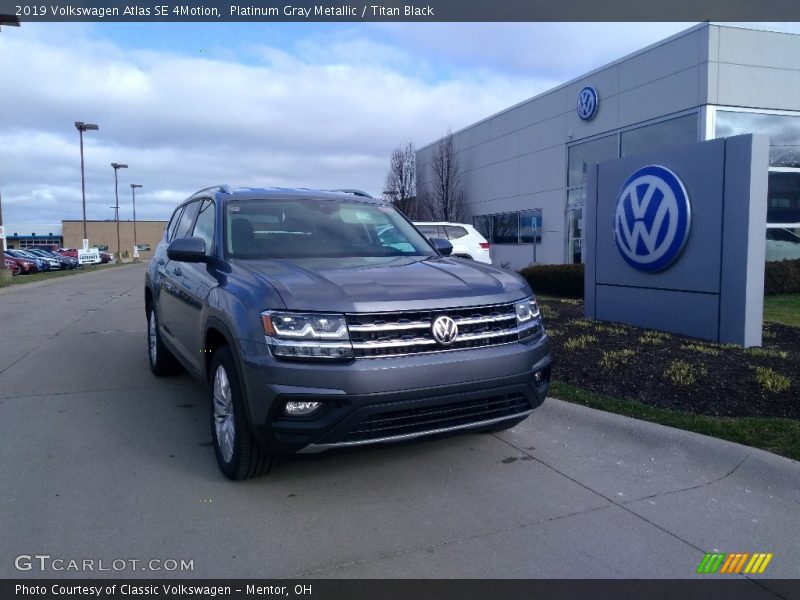 Platinum Gray Metallic / Titan Black 2019 Volkswagen Atlas SE 4Motion