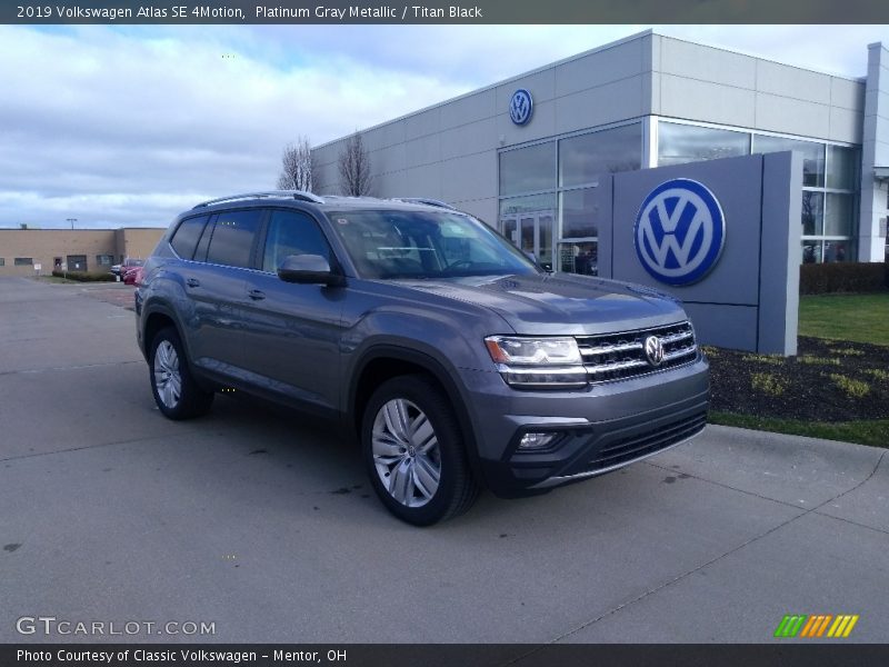 Platinum Gray Metallic / Titan Black 2019 Volkswagen Atlas SE 4Motion