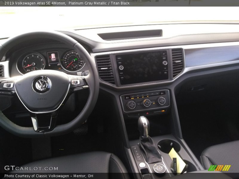 Platinum Gray Metallic / Titan Black 2019 Volkswagen Atlas SE 4Motion